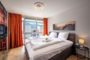 2 bedrooms, laptop workspace, free WiFi, bed sheets