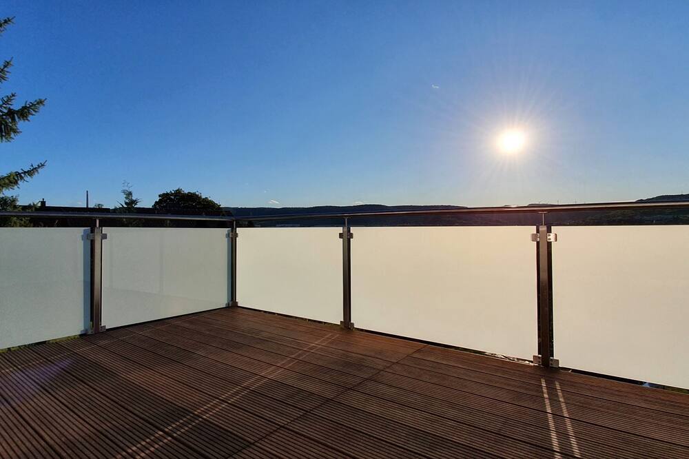 Fantastic chalet house in Jena - enjoy panoramic views, pool and fireplace!