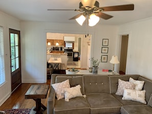 Living area. - Coastal Cottage Steps Away from the Beach and Downtown Fairhope (Fairhope)