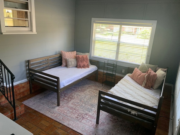 Bonus Room - Coastal Cottage Steps Away from the Beach and Downtown Fairhope (Fairhope)