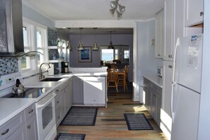 Mikrobølgeovn og oppvaskmaskin