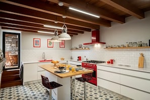Refrigerador, microondas, horno y lavavajillas 