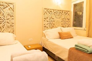 3 chambres, coffres-forts dans les chambres, fer et planche à repasser