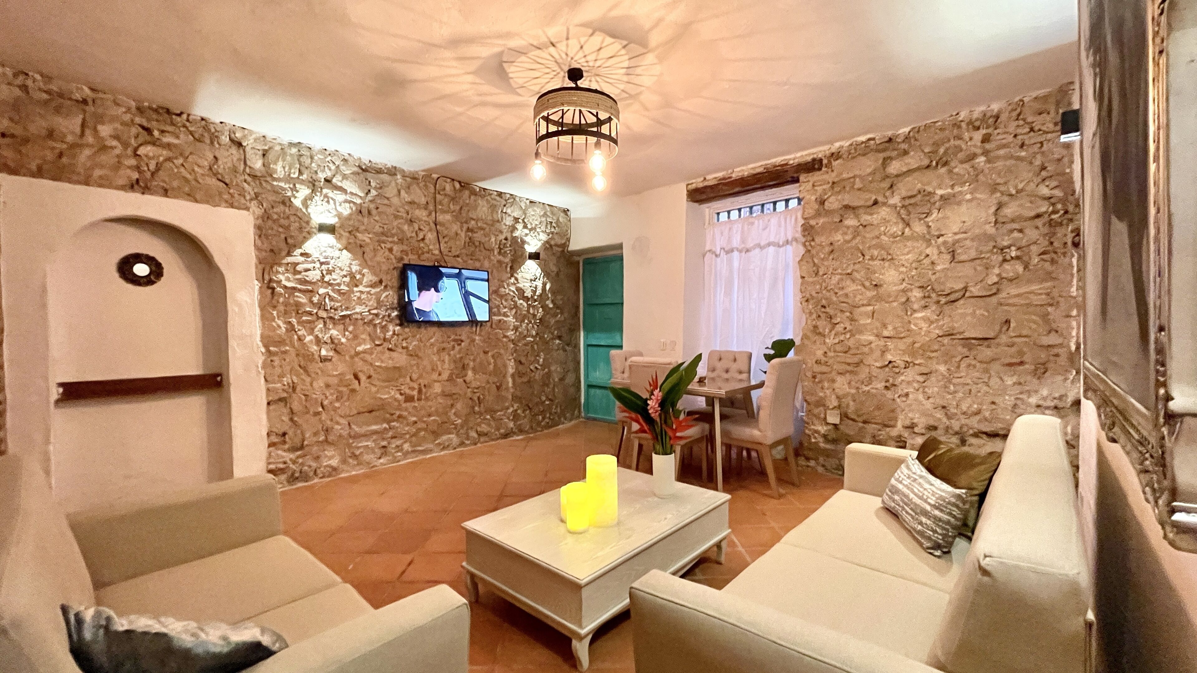 3BR old City Amazing House Wifi Jacuzzi Hottub A/C