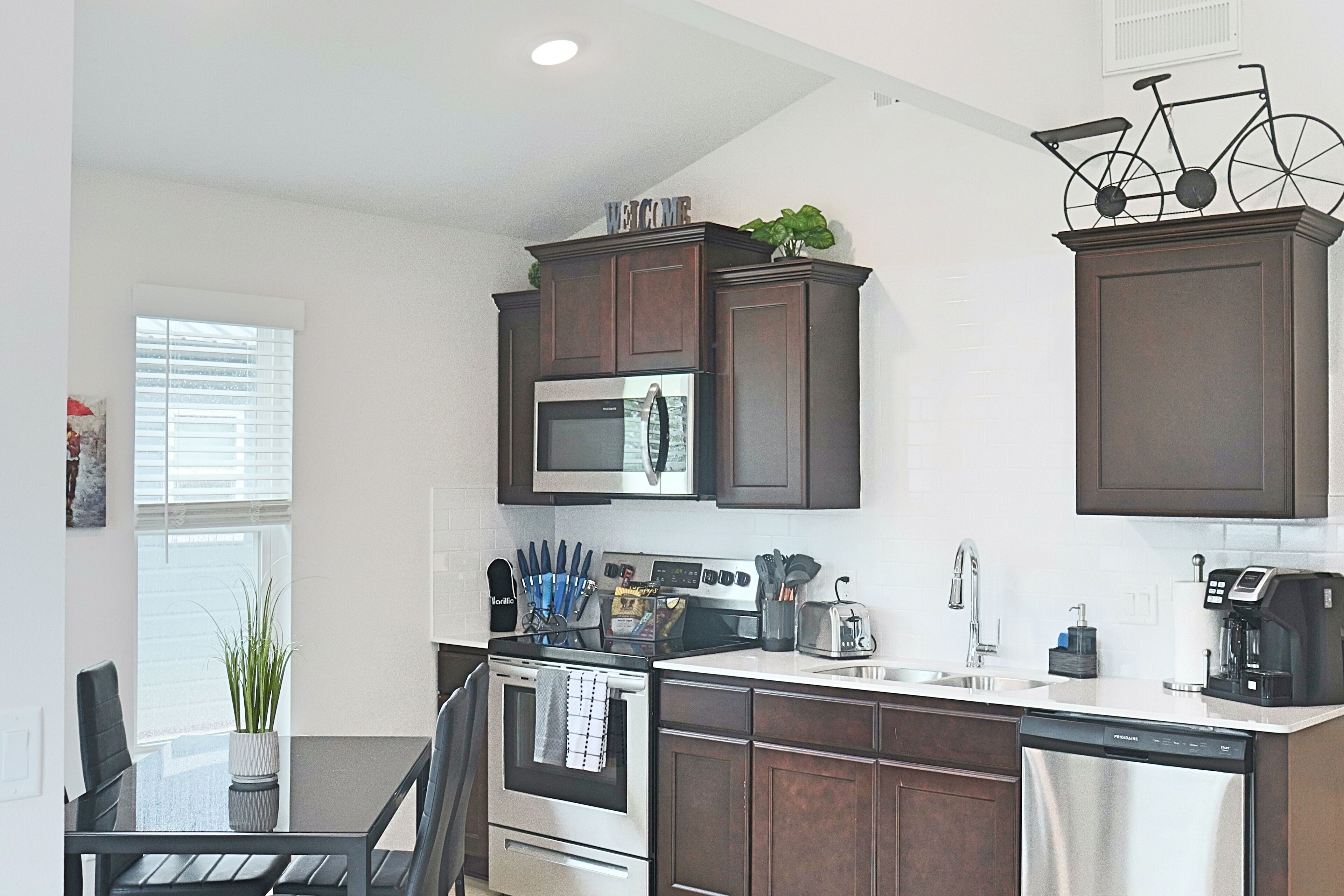 Tiny Home near MTB Trails, Wal-Mart HQ, Sleeps 6+