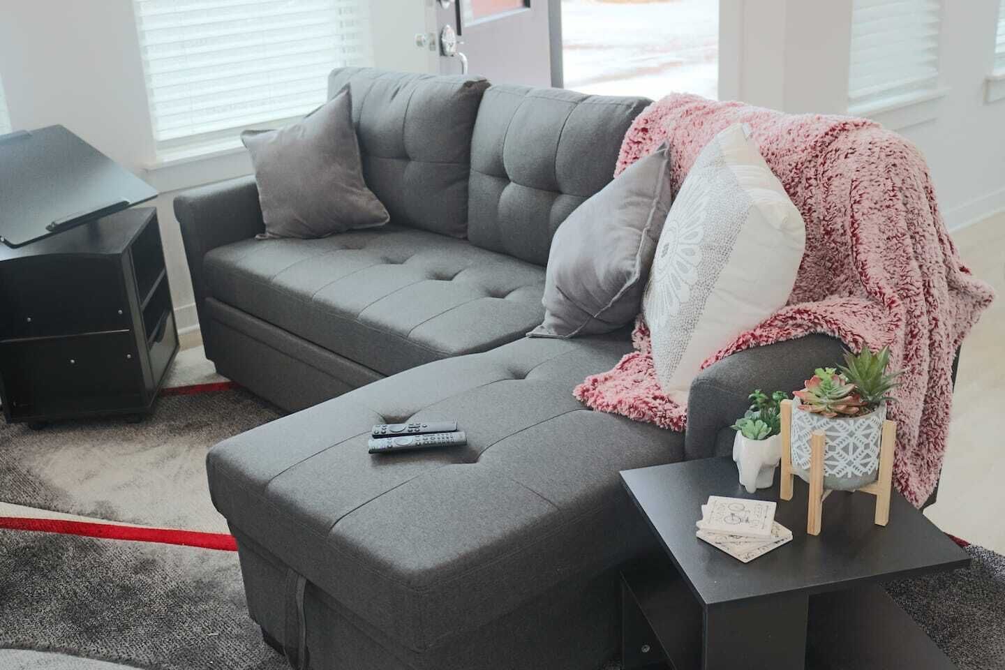 Tiny Home near MTB Trails, Wal-Mart HQ, Sleeps 6+