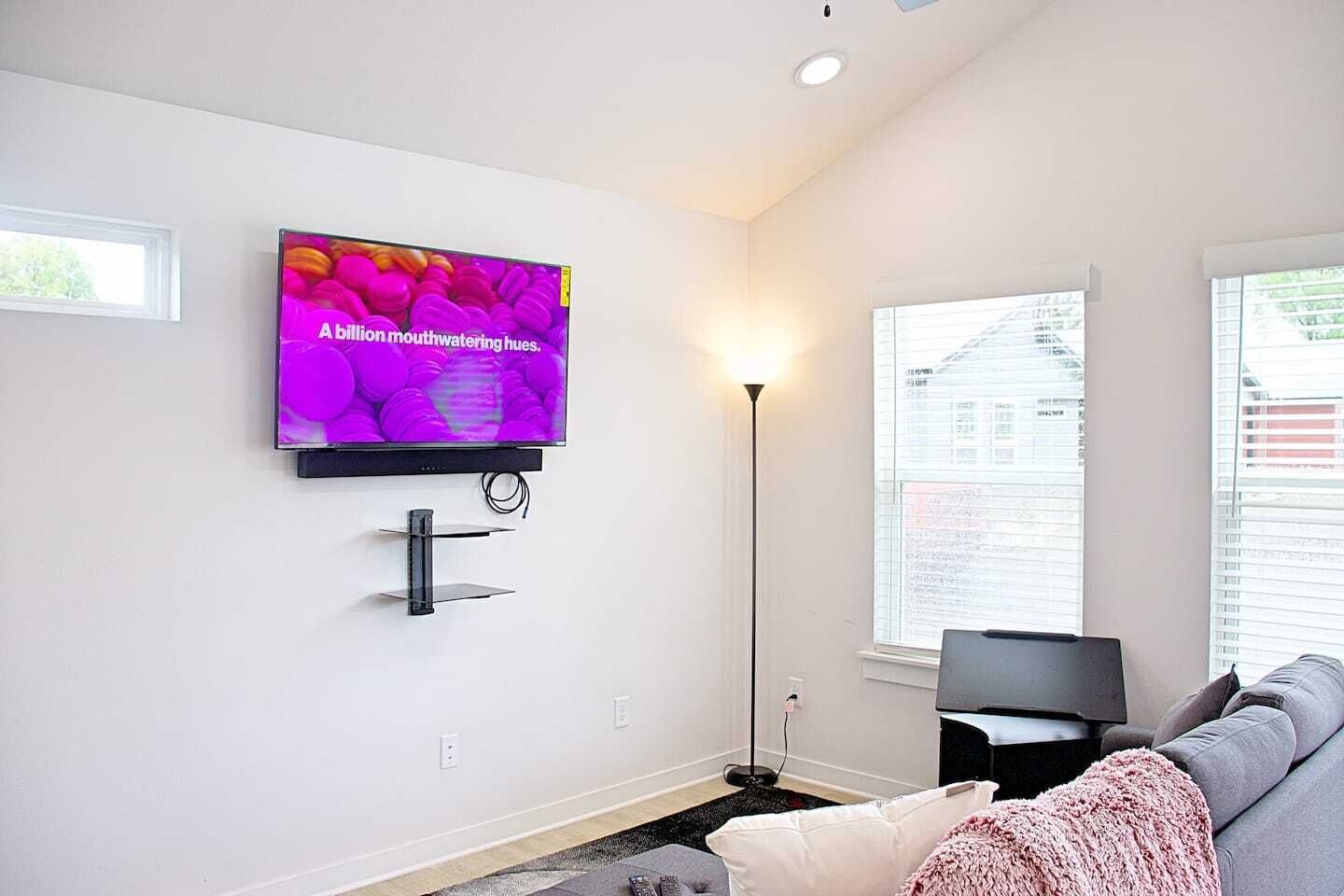 Tiny Home near MTB Trails, Wal-Mart HQ, Sleeps 6+