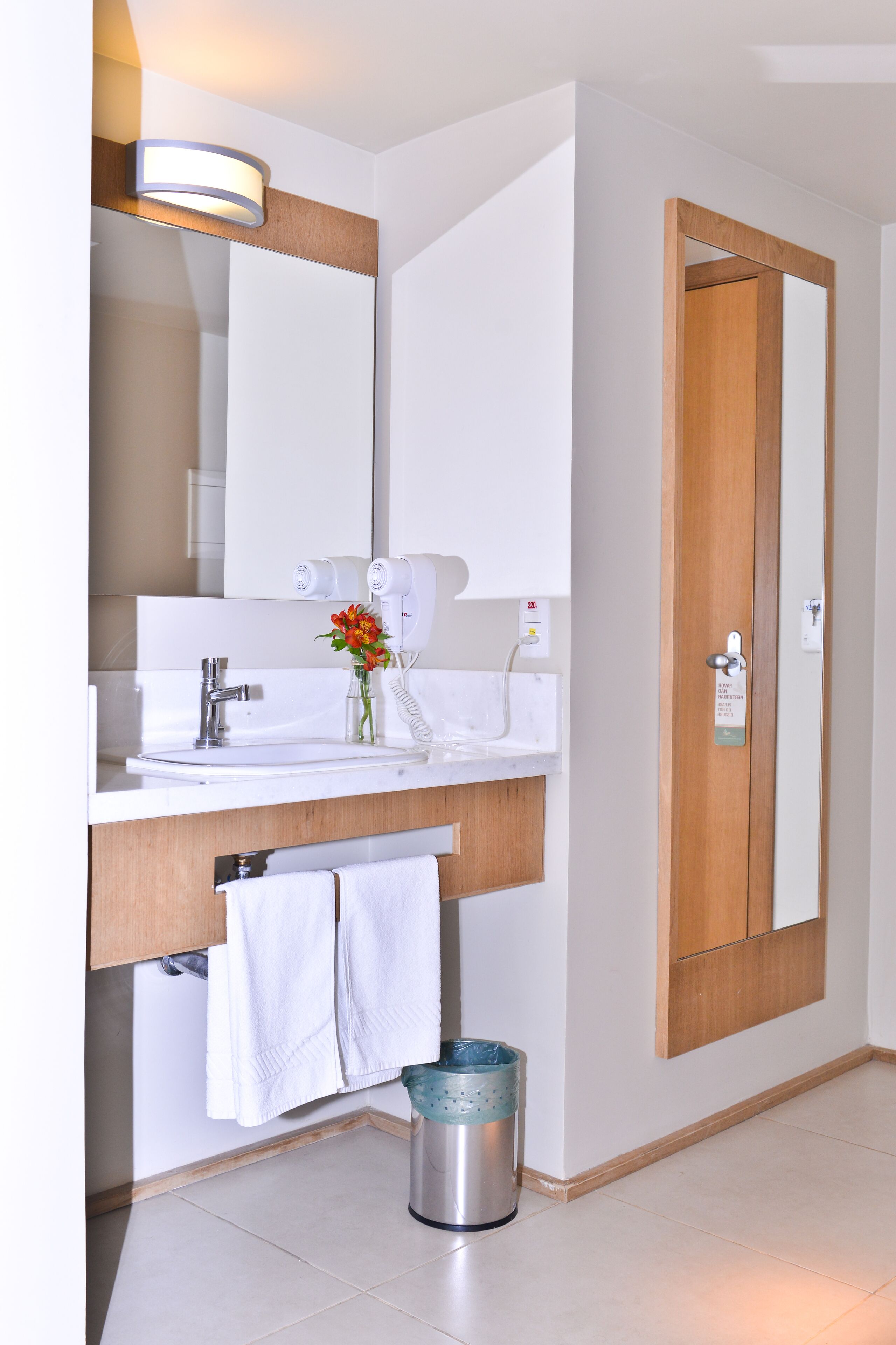 deluxe room | bathroom | shower