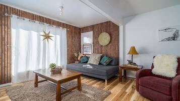 Smart-TV, Kamin, Arbeitsbereiche