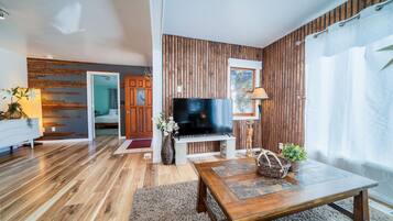 3 Schlafzimmer, Schreibtisch, Bügeleisen/Bügelbrett, Reisekinderbett