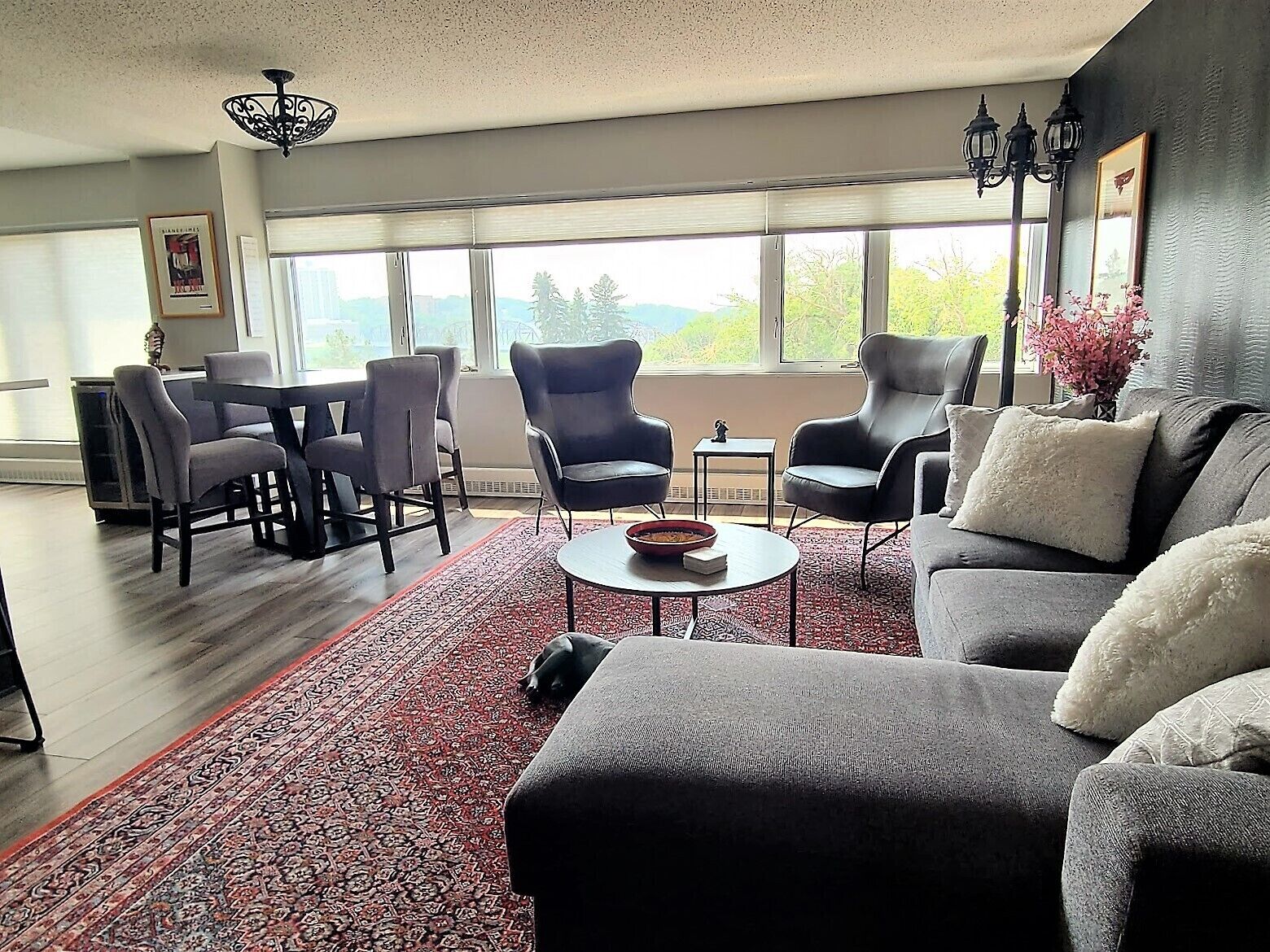 ~The Juke Joint ~ DOWNTOWN, POOL & WATERSLIDES!