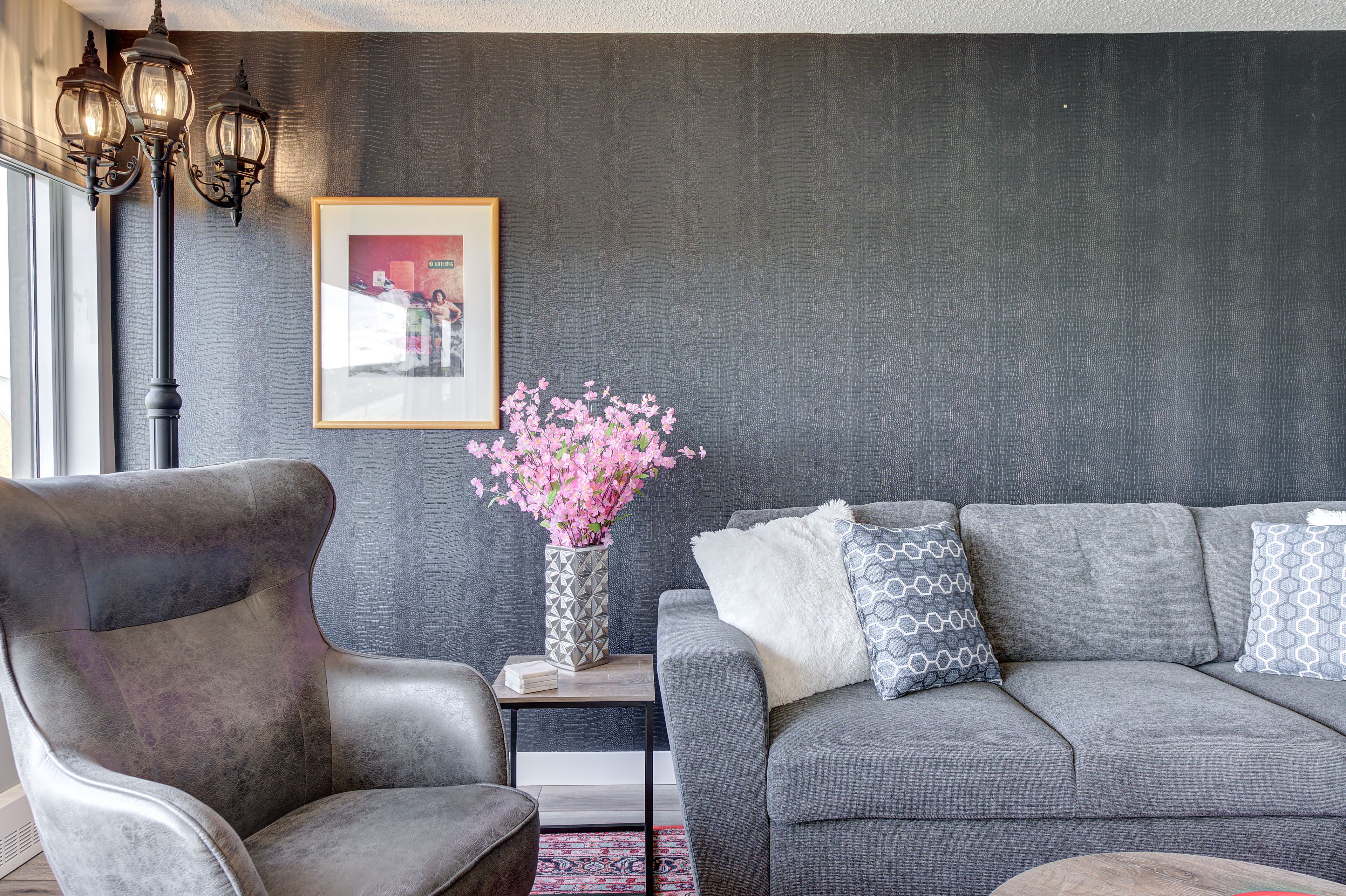 ~The Juke Joint ~ DOWNTOWN, POOL & WATERSLIDES!