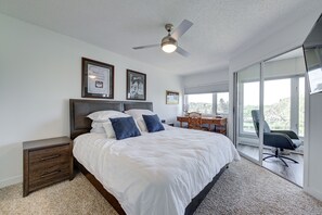 2 bedrooms, iron/ironing board, internet, bed sheets - ~The Juke Joint ~ DOWNTOWN, POOL & WATERSLIDES! (Saskatoon)