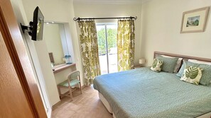 1 bedroom, in-room safe, iron/ironing board, travel cot