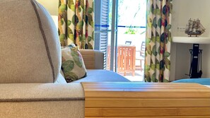 Smart TV, fireplace, stereo