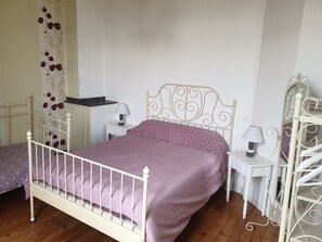 4 Schlafzimmer, BĂŒgeleisen/BĂŒgelbrett, Reisekinderbett, kostenloses WLAN