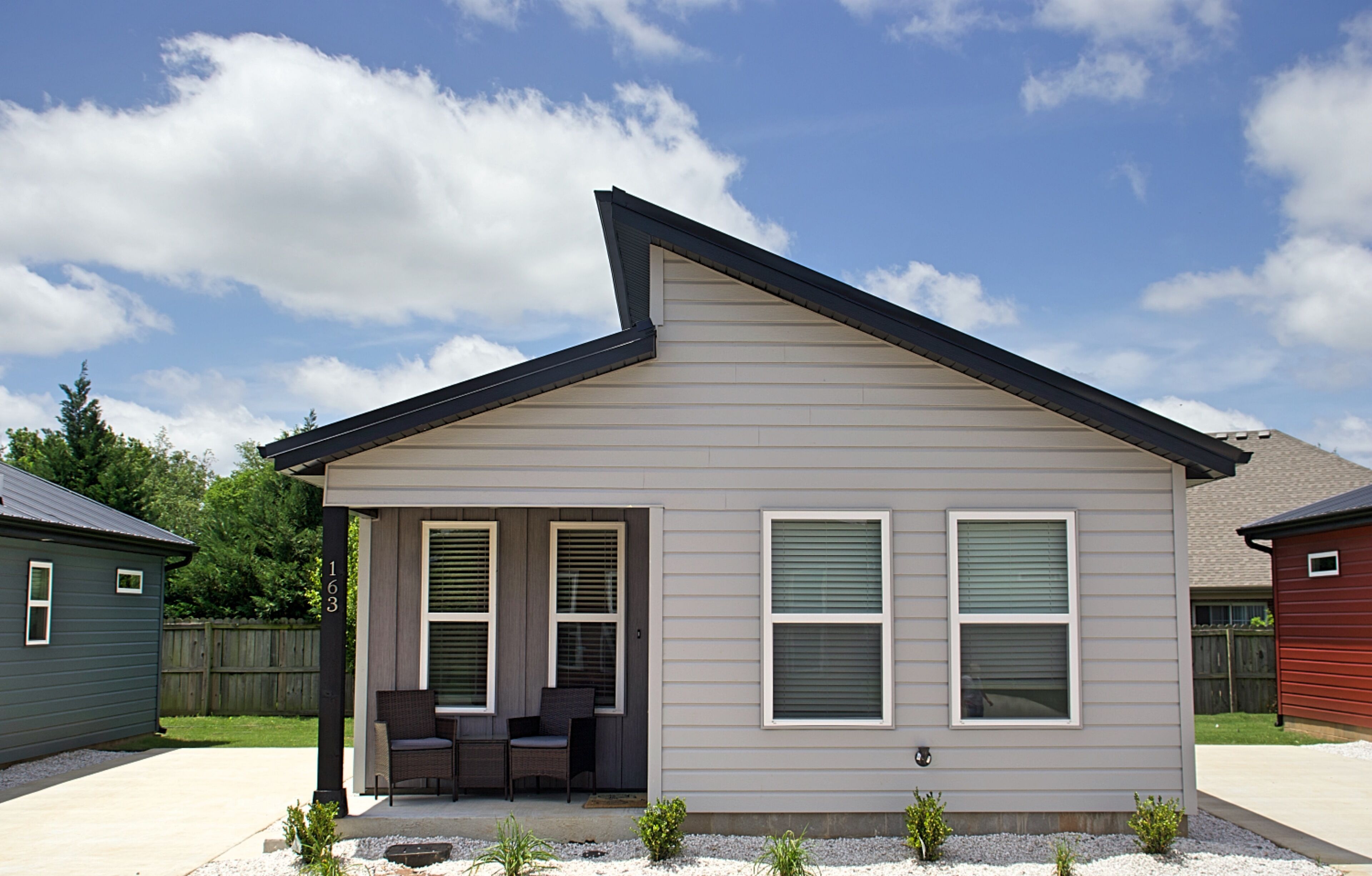 Tiny Home near MTB Trails, Wal-Mart HQ, Sleeps 6+