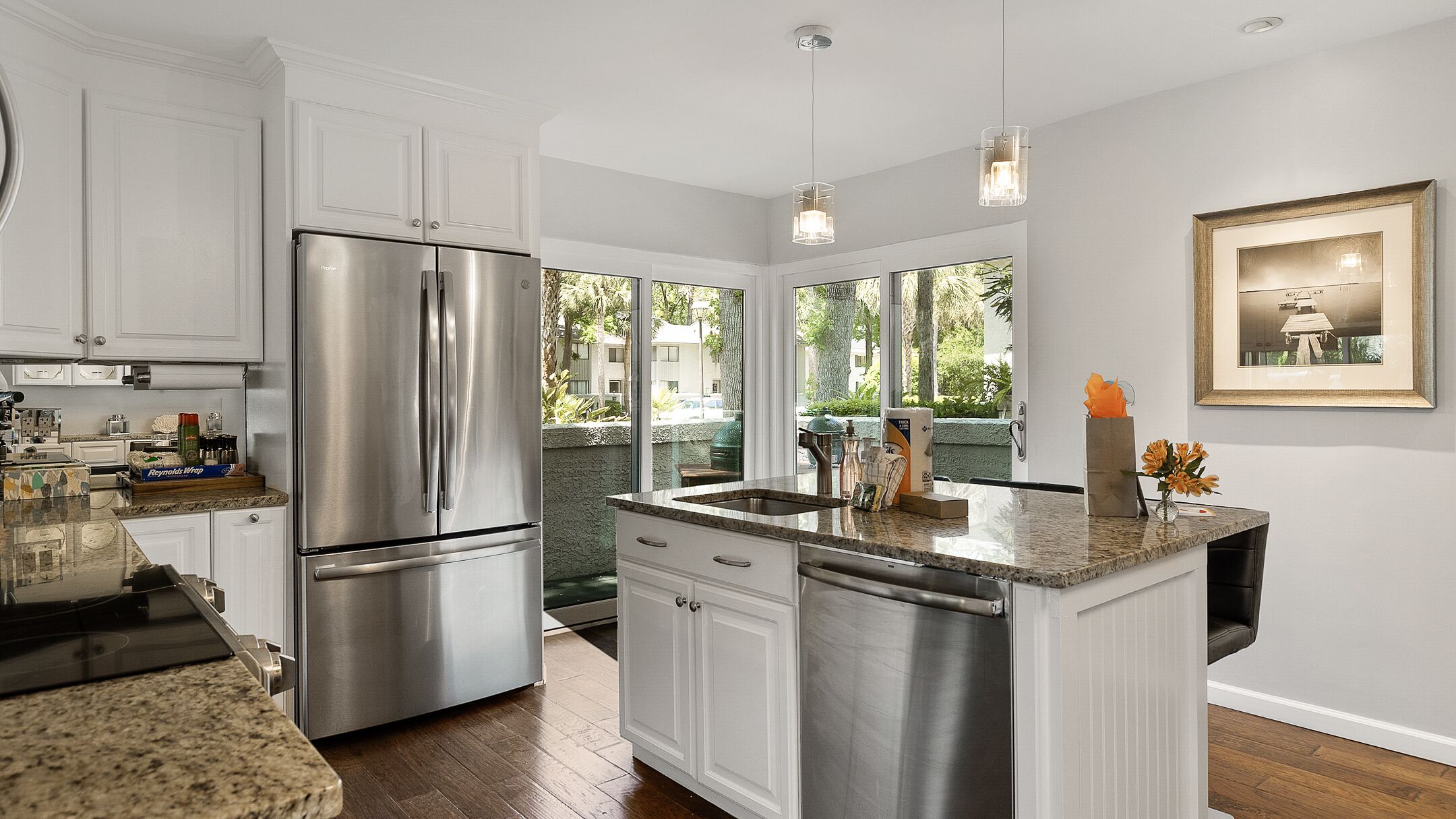 901 Harbour Master - STEPS TO THE POOL!  BIKE TO BEACH! FULLY RENOVATED!