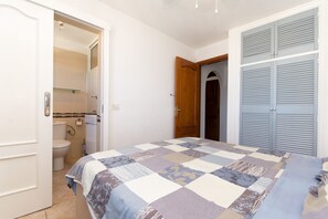 2 bedrooms, iron/ironing board, travel cot, free WiFi