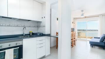 Fridge, microwave, oven, coffee/tea maker