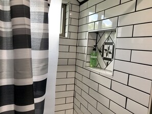 Dusche, Handtücher, Seife, Toilettenpapier