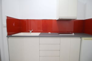 Premium bedding, minibar, free WiFi, bed sheets