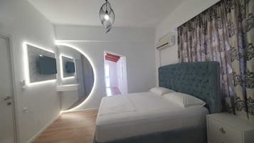 Premium bedding, minibar, free WiFi, bed sheets