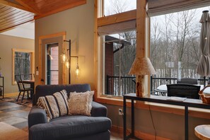 TV, peis, videospill og bordtennis