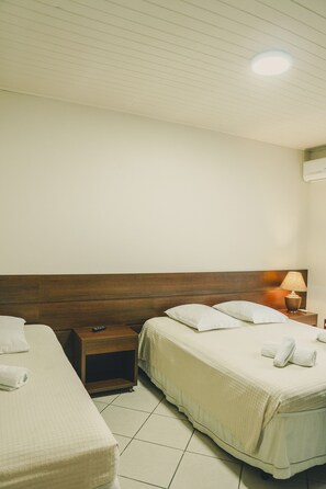 Superior Chalet (Quintuplo) | Hypo-allergenic bedding, minibar, free WiFi, bed sheets - Hotel Fazenda Ramon (Sao Lourenco)
