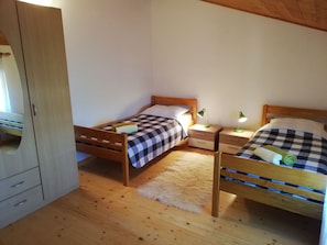 Huvila | 4 makuuhuonetta, vauvan matkasänky, ilmainen Wi-Fi, vuodevaatteet