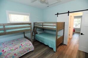 4 chambres, fer et planche à repasser, Wi-Fi