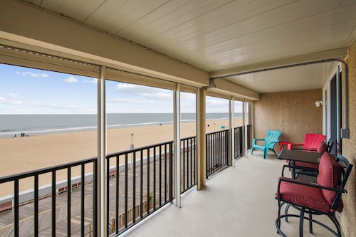 3BR Newly Renovated Oceanfront Condo BOARDWALK 24' long Balcony Regency10atOCMD 