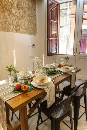 Dining - Arc Home - The charm of living in the heart of Castello, the oldest neighborhood. (Cagliari)