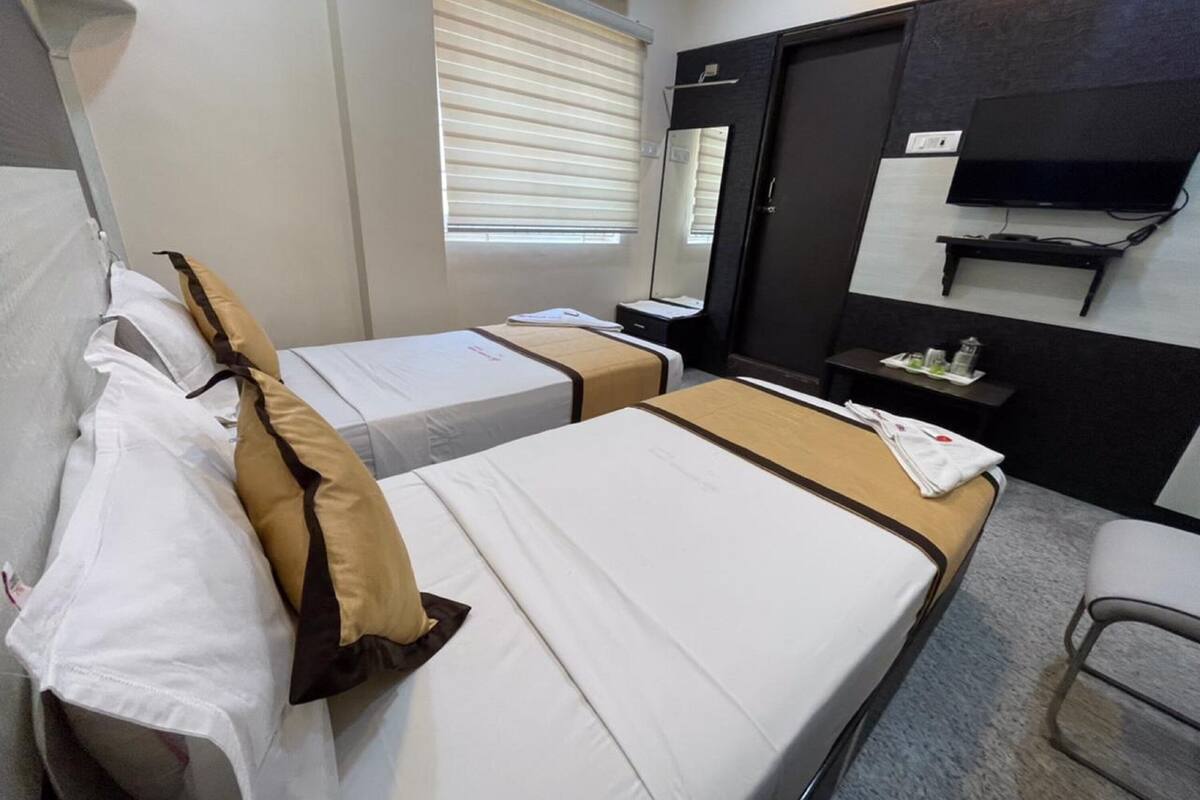 standard double room | hypo-allergenic bedding, down duvets, soundproofing, iron/ironing board