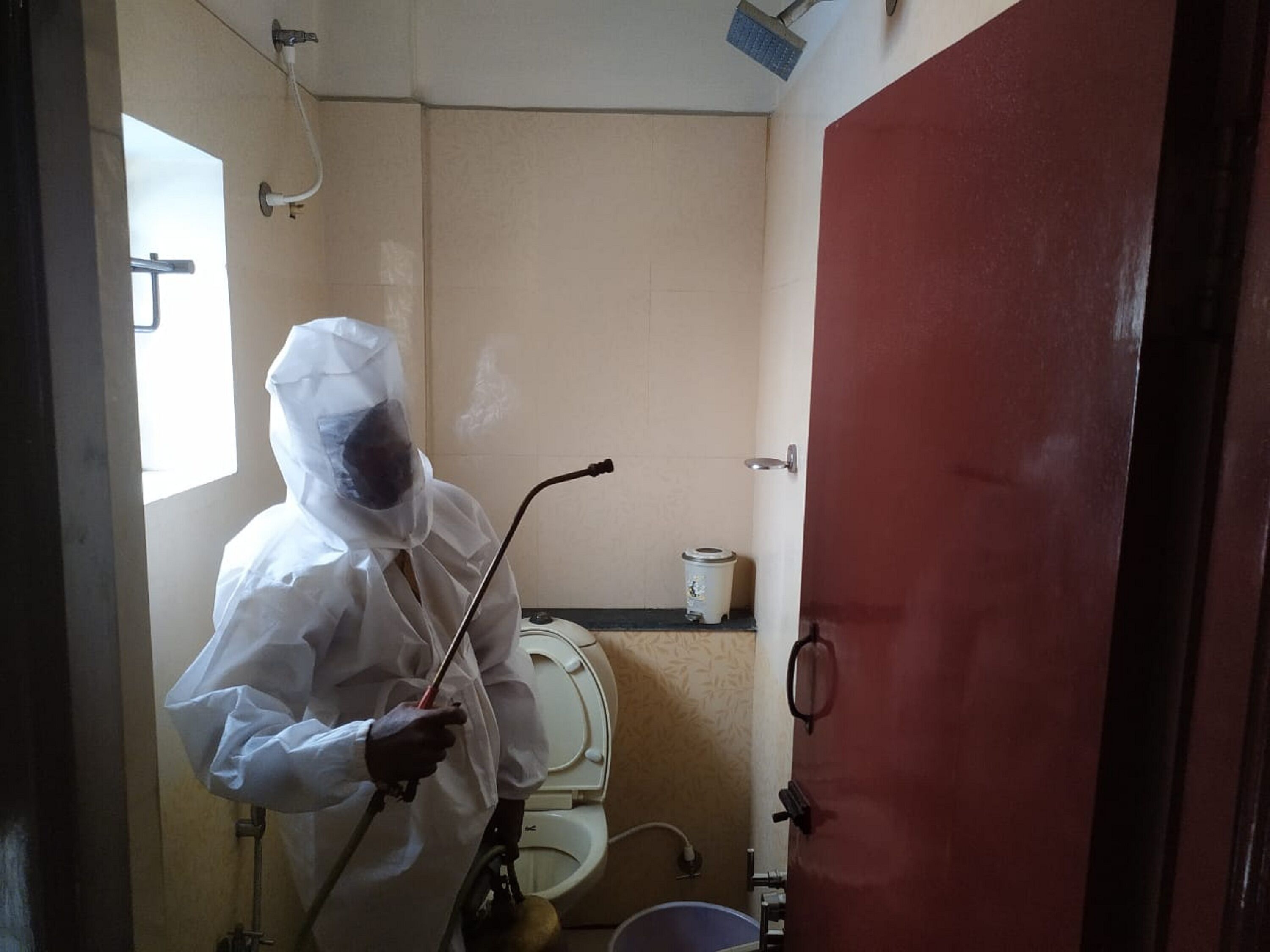 standard double room | bathroom | shower, rainfall showerhead, free toiletries, hair dryer