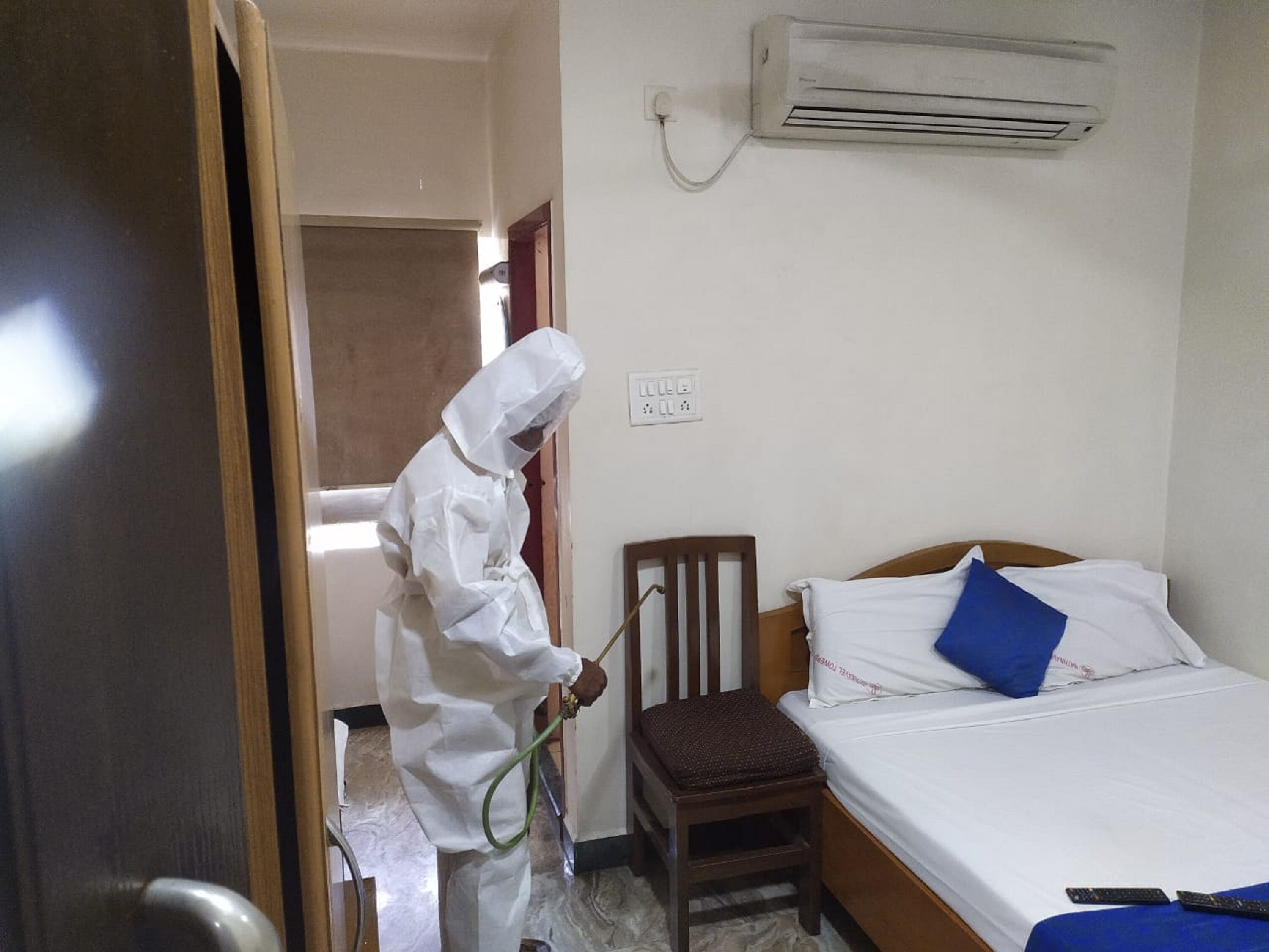 standard double room | hypo-allergenic bedding, down duvets, soundproofing, iron/ironing board