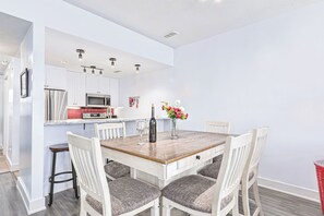 Dining - Rivergrass Hot Tub, Pool, Clean, Lovely, Great Location (Blue Mountains)
