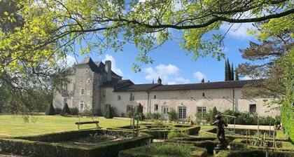 Séjour Merveilleux Dans une Aile Rénovée D'une Propriété à la Campagne