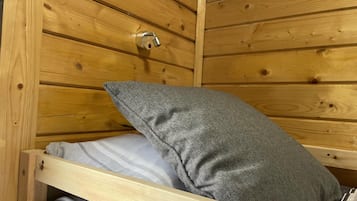 Cabin | 1 bedroom, iron/ironing board, travel cot, free WiFi