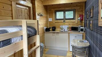 Cabaña | 1 habitación, tabla de planchar con plancha y cuna de viaje