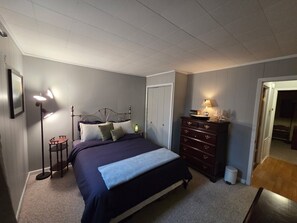 2 bedrooms, WiFi, bed sheets - Convenient to State Line Boat Ramp - Flintstone Cabin (Counce)