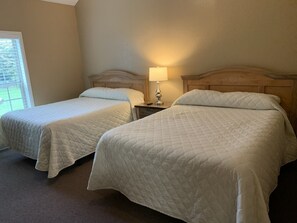 2 bedrooms, iron/ironing board, WiFi, bed sheets - Carr's Northside Cottages - 4 Queen Beds (Gatlinburg)