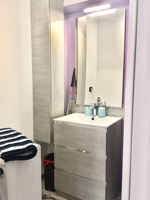 淋浴設備、風筒、提供毛巾、番梘