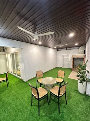 Superior Room | Living area | 43-inch LED TV with satellite channels, TV - Emerald Dove (Tirupattur)