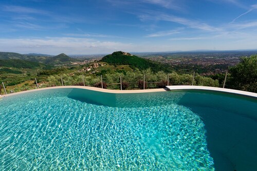 Casa Loretta Luxury Villa With Swimming Pool and Whirlpool