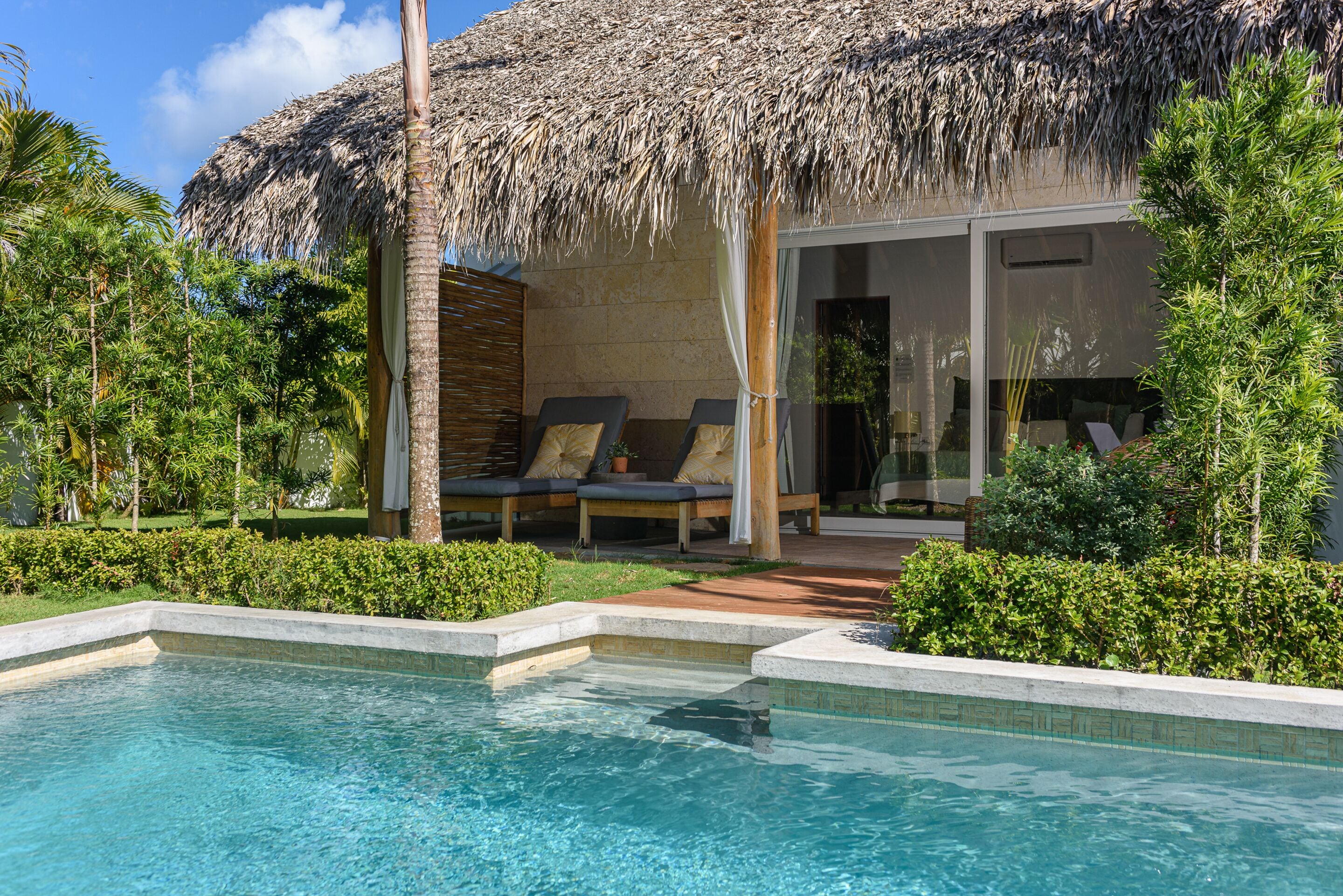 Exclusive szoba kétszemélyes ággyal, fürdőkád, medence melletti | Terasz/udvar