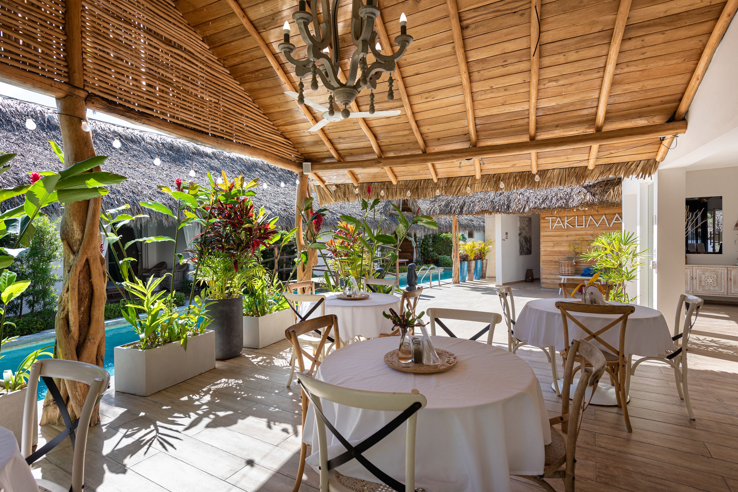 Az árban foglalt rendelésre készült meleg reggeli mindennap