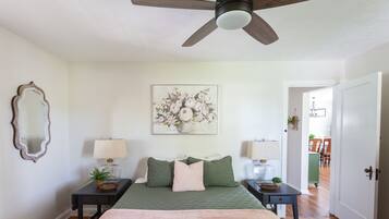 5 bedrooms, desk, iron/ironing board, travel crib