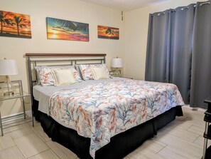 2 Schlafzimmer, Schreibtisch, Bügeleisen/Bügelbrett, Reisekinderbett