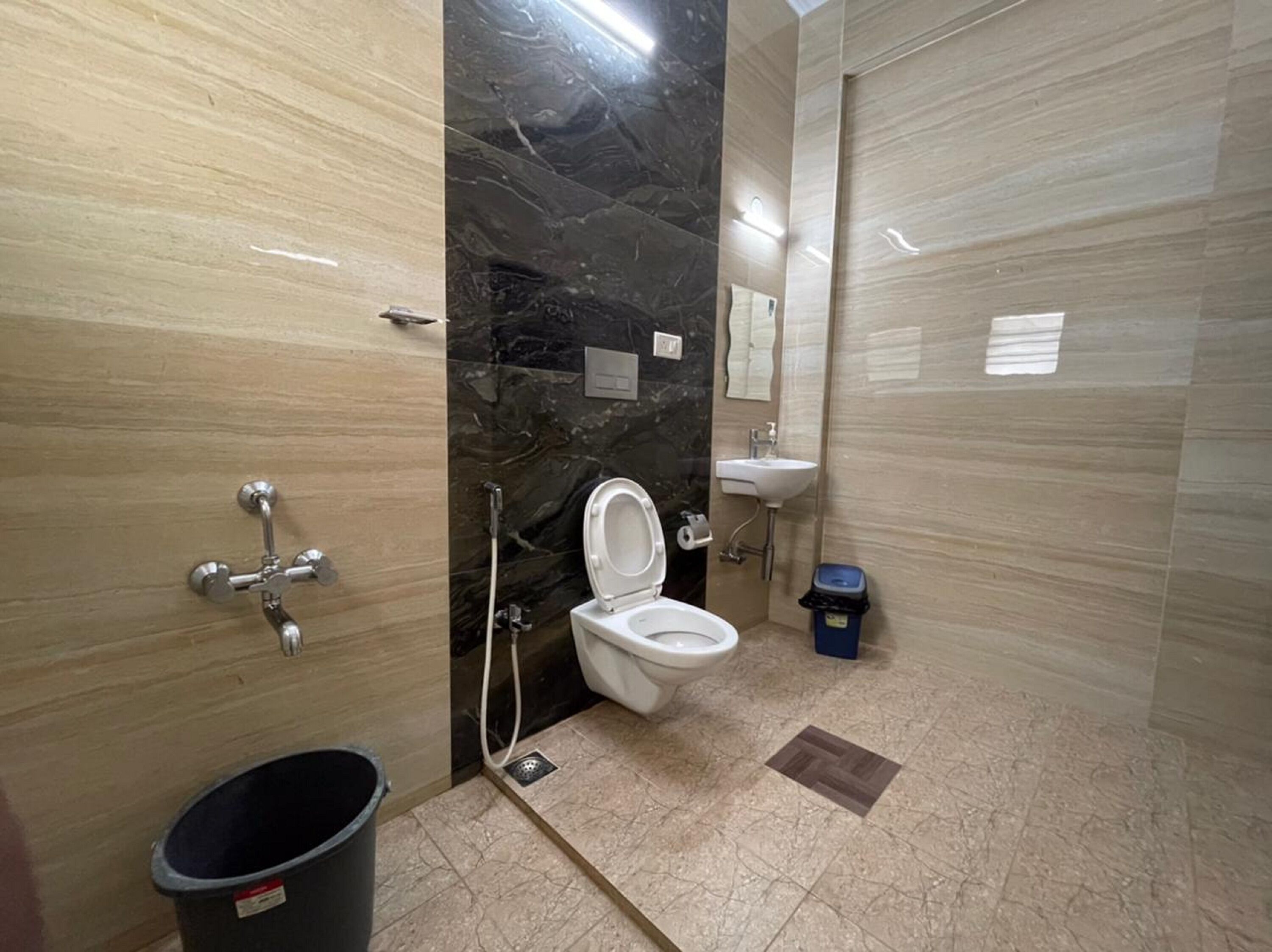 shower, rainfall showerhead, free toiletries, hair dryer